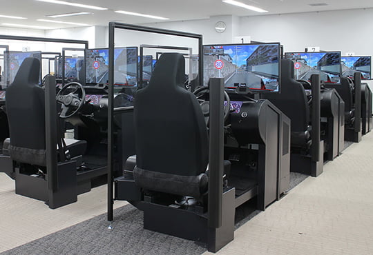 自動車運転シミュレータ